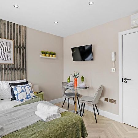 Boutique Heathrow Studio'S - Parking - Garden Lejlighed Harmondsworth Eksteriør billede