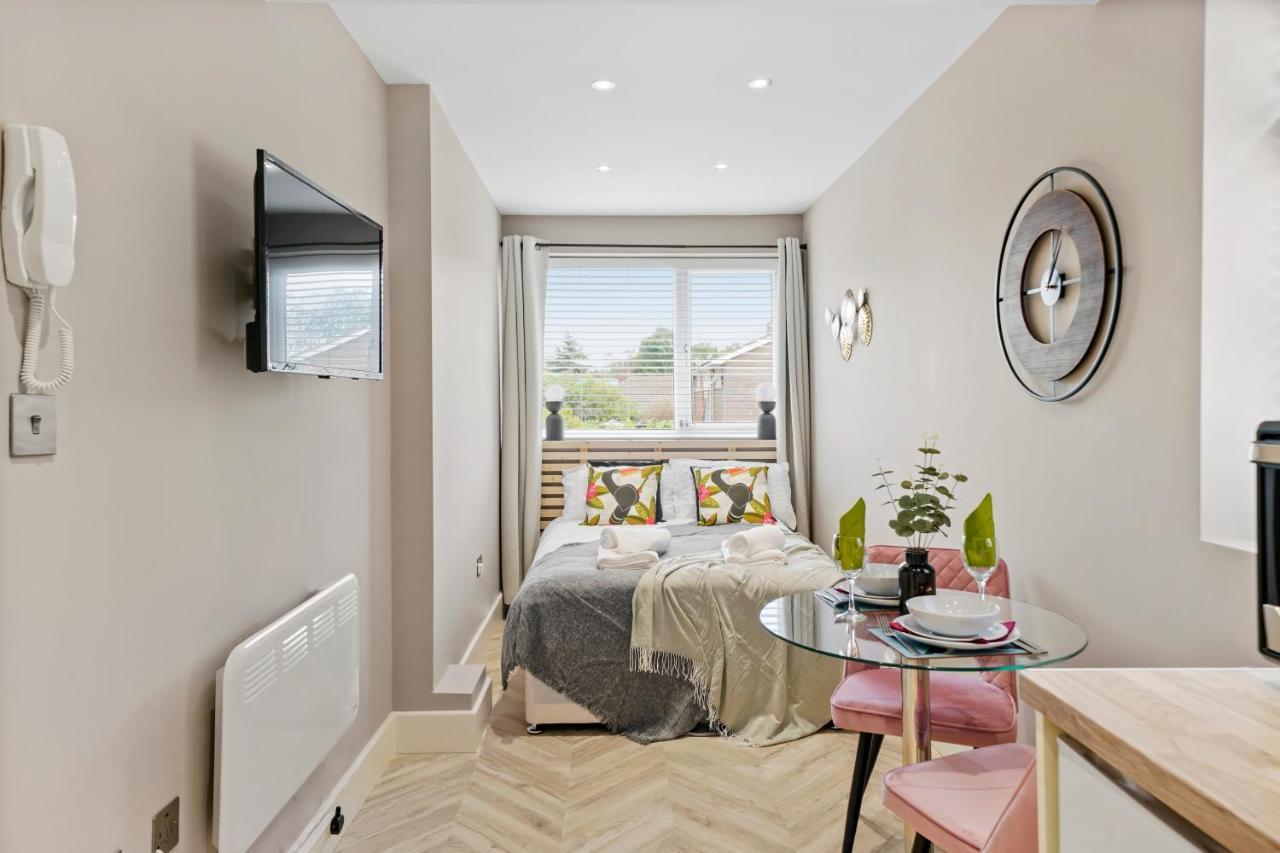 Boutique Heathrow Studio'S - Parking - Garden Lejlighed Harmondsworth Eksteriør billede