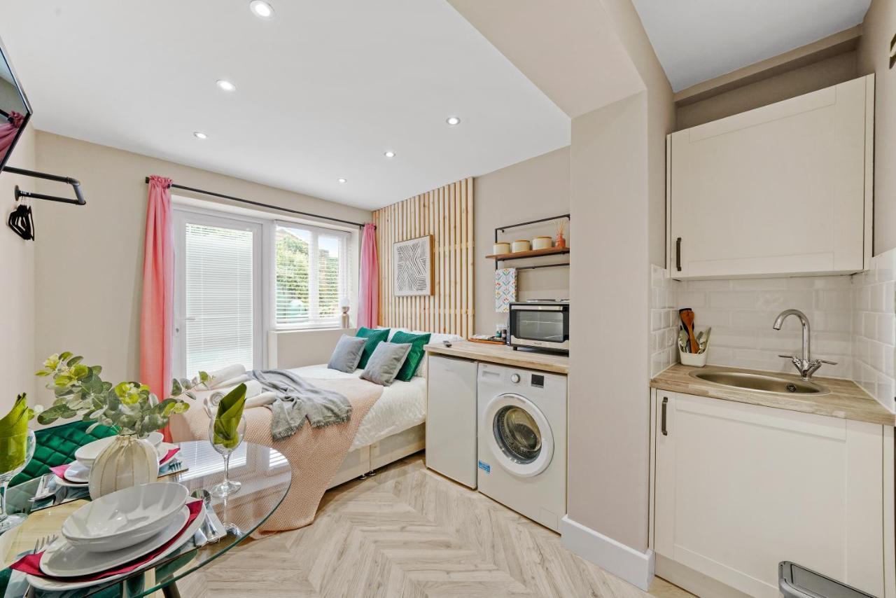 Boutique Heathrow Studio'S - Parking - Garden Lejlighed Harmondsworth Eksteriør billede
