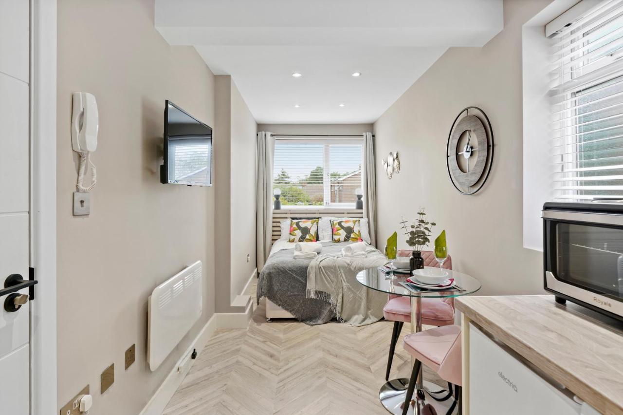 Boutique Heathrow Studio'S - Parking - Garden Lejlighed Harmondsworth Eksteriør billede