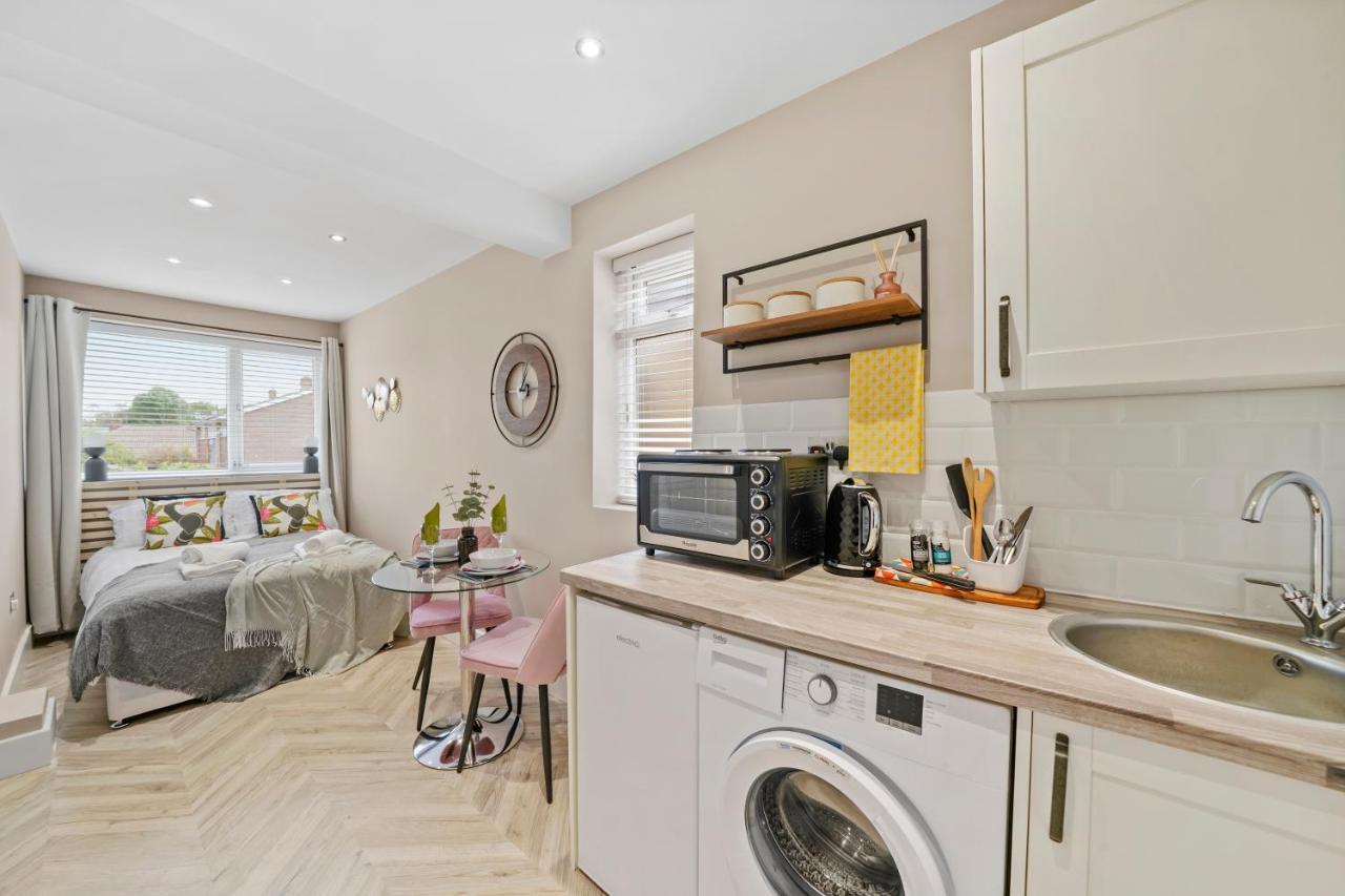 Boutique Heathrow Studio'S - Parking - Garden Lejlighed Harmondsworth Eksteriør billede