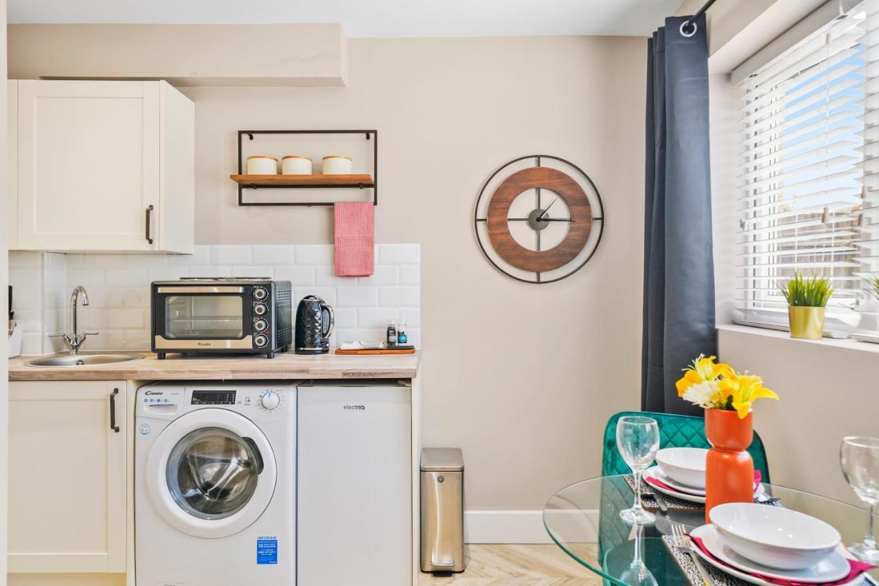 Boutique Heathrow Studio'S - Parking - Garden Lejlighed Harmondsworth Eksteriør billede