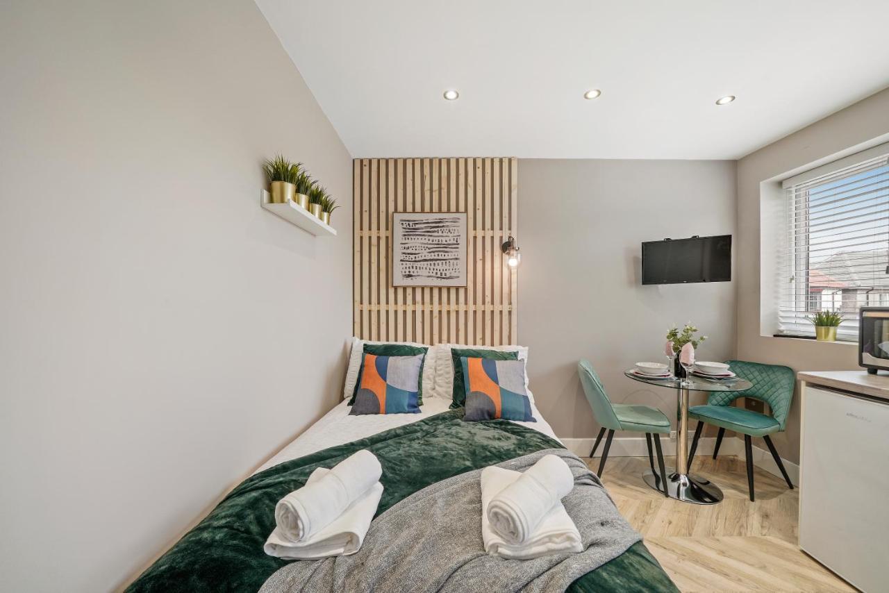 Boutique Heathrow Studio'S - Parking - Garden Lejlighed Harmondsworth Eksteriør billede