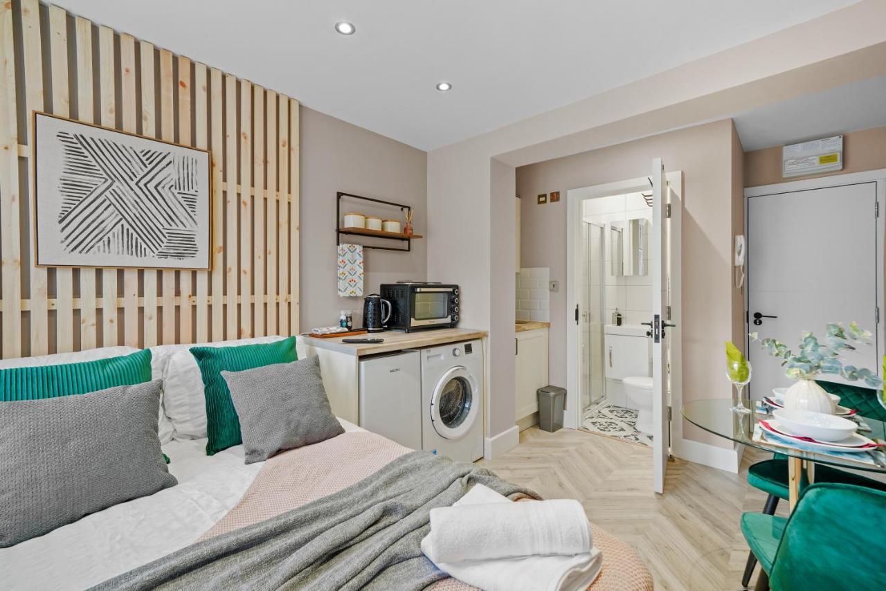 Boutique Heathrow Studio'S - Parking - Garden Lejlighed Harmondsworth Eksteriør billede